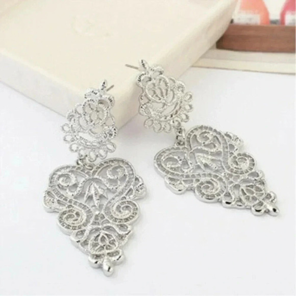NEW! Victorian Filigree Earrings Silver - Picture 1 of 3